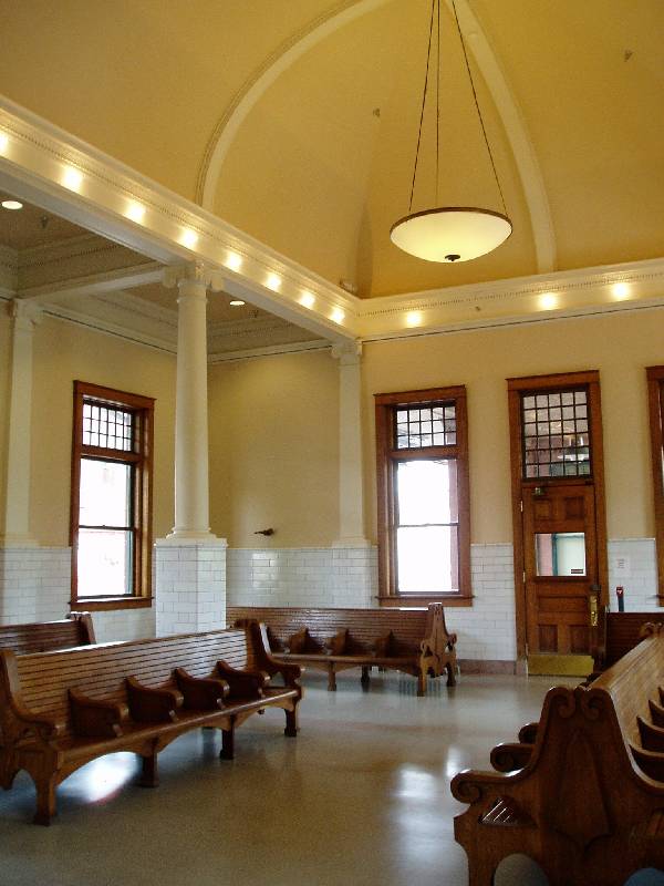 2 Trainstation inside 